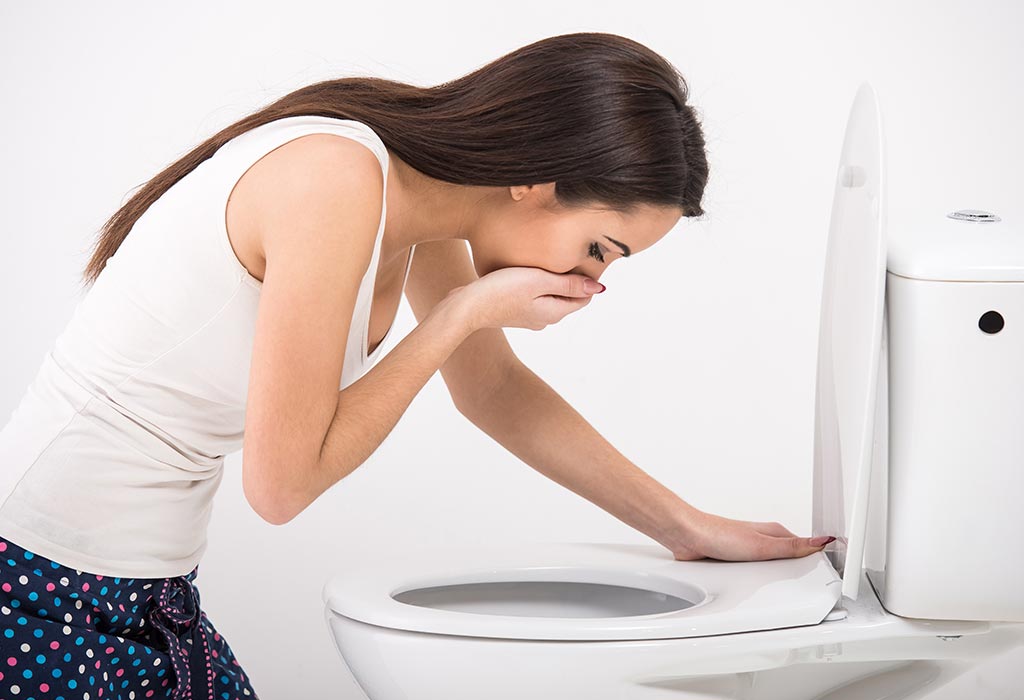 Une femme souffrant d'intoxication alimentaire