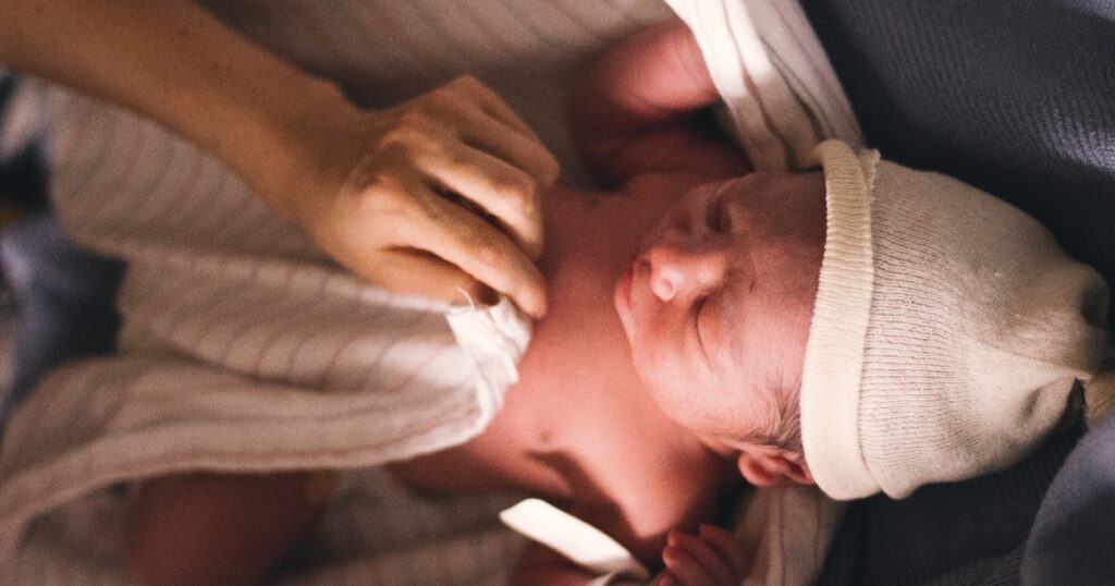 Jalons et développement de votre bébé de 2 semaines