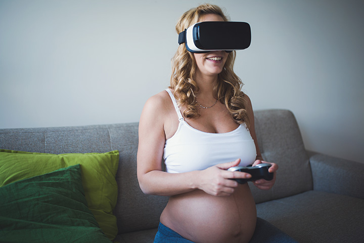 Jouer à des jeux vidéo peut aider à soulager les douleurs du travail. Espérer