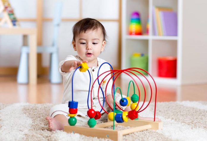 Jouets pour un bébé de 7 mois. 