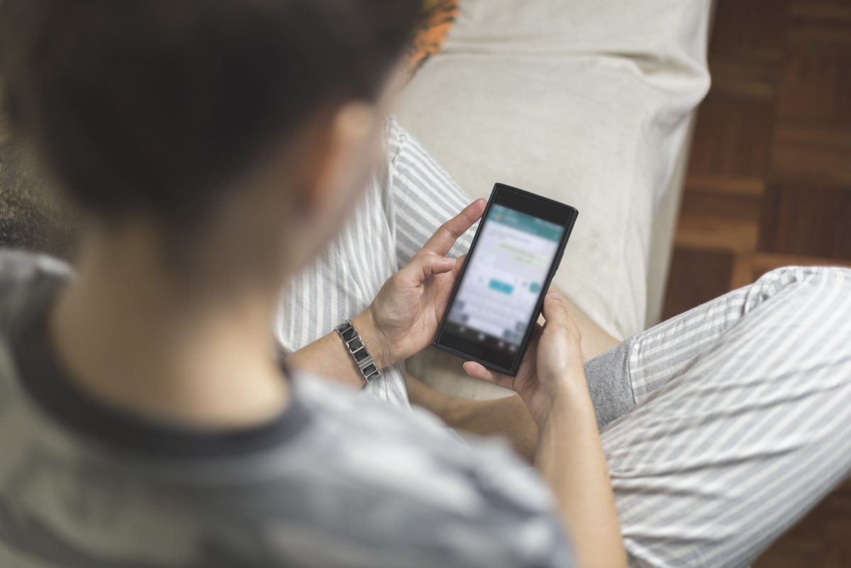Médias sociaux et trouble d'anxiété sociale