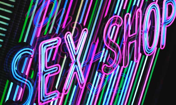 Le directeur de l'école emmène les élèves au sex-shop pour une excursion