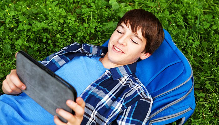 Le temps d'écran aide réellement les adolescents à renforcer leurs relations