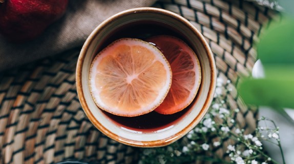 Le thé aux feuilles de framboise rouge peut-il vraiment stimuler le travail et est-il sûr? 7 À quoi s'attendre Logo