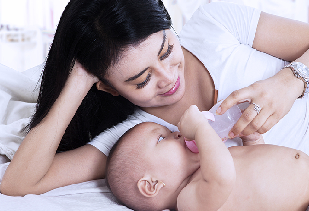 les bébés nourris au sein ou nourris au lait maternisé ont-ils besoin d'eau? Les médecins conseillent à chaque maman de respecter cette règle.