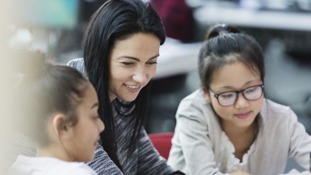 Les écoles doivent se concentrer sur cela plutôt que sur les notes