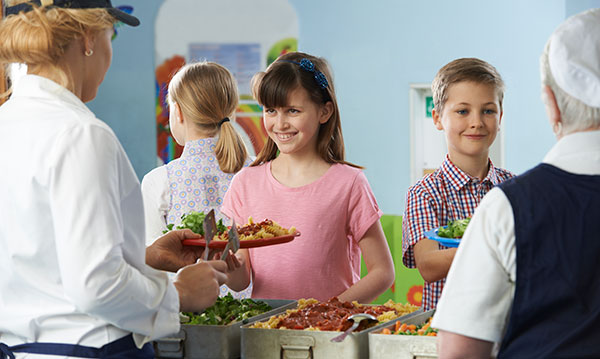 Les parents scandalisés par le laissez-passer «Front of the Lunch Line» à vendre 7 Les parents scandalisés par le laissez-passer «Front of the Lunch Line» à vendre