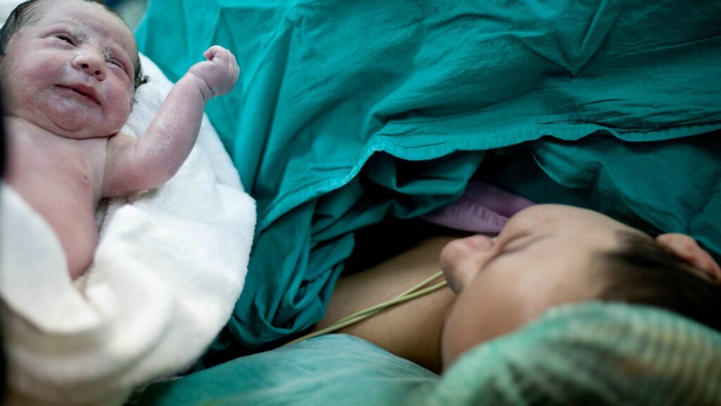 Les «naissances de lotus» sont la nouvelle tendance à la naissance