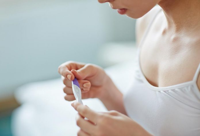 LIGNE D'ÉVAPORATION DANS LE TEST DE GROSSESSE LIGNE D'ÉVAPORATION DANS LE TEST DE GROSSESSE