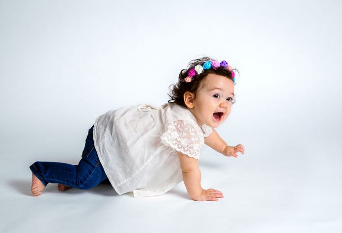Top 100 des noms de bébé hippie pour filles et garçons