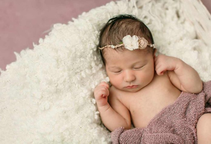 Les 80 meilleurs noms de bébé grecs pour les filles avec des significations