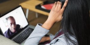 Les avantages de la thérapie en ligne et le meilleur logiciel à utiliser Los beneficios de la terapia en linea y el mejor