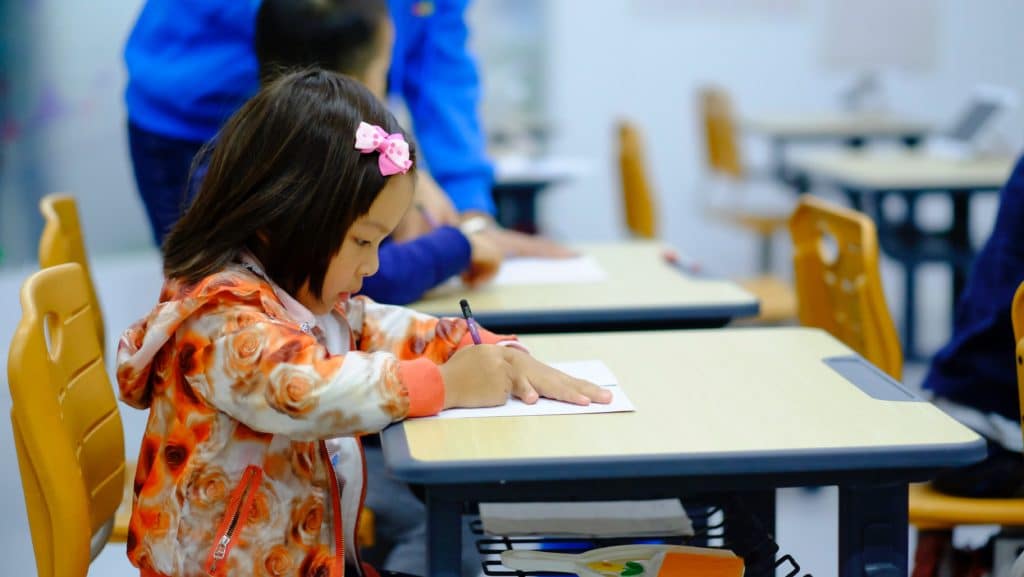 Les effets d'une attention positive sur l'enfant impulsif