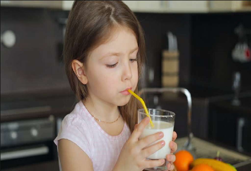 Ma petite fille adore le lait: Pune Mom partage… 7 mon bébé est un fan de lait complet