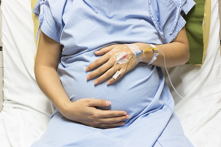 Une mère enceinte reçoit une césarienne, mais les médecins ne peuvent pas trouver de bébé