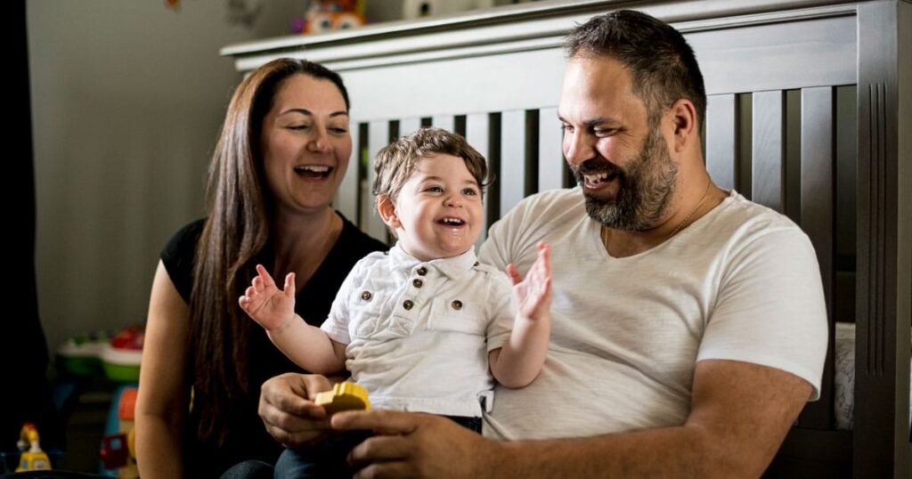 Maman essaie de lever 3 millions de dollars pour son fils atteint d'une maladie neurodégénérative rare appelée SPG50