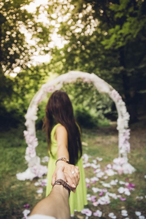 Moins de jeunes se marient, mais leurs mariages peuvent durer plus longtemps