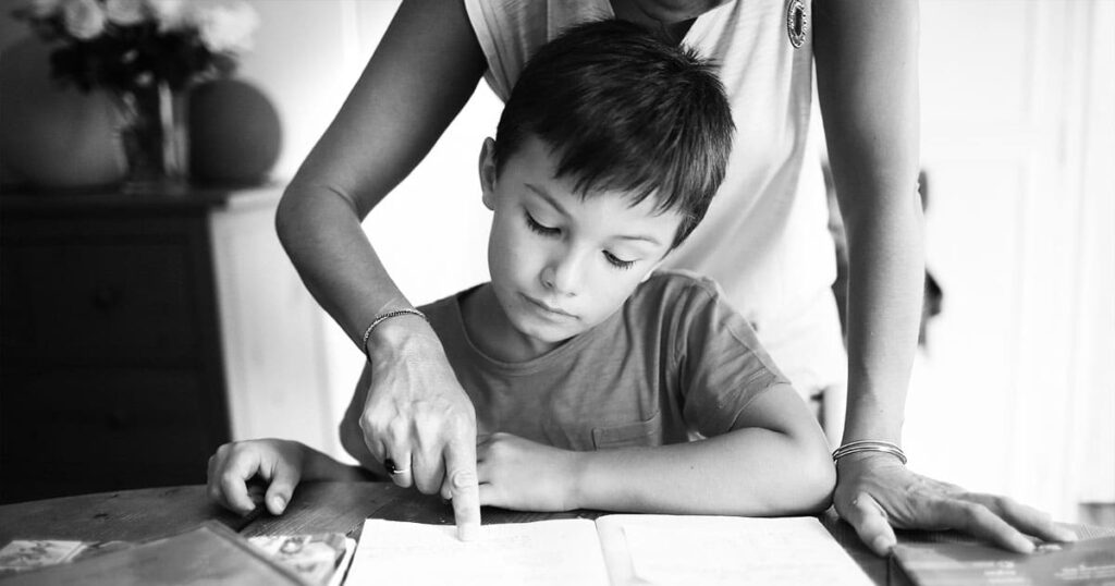 Les mamans sont le parent «de la faute» pendant cette pandémie