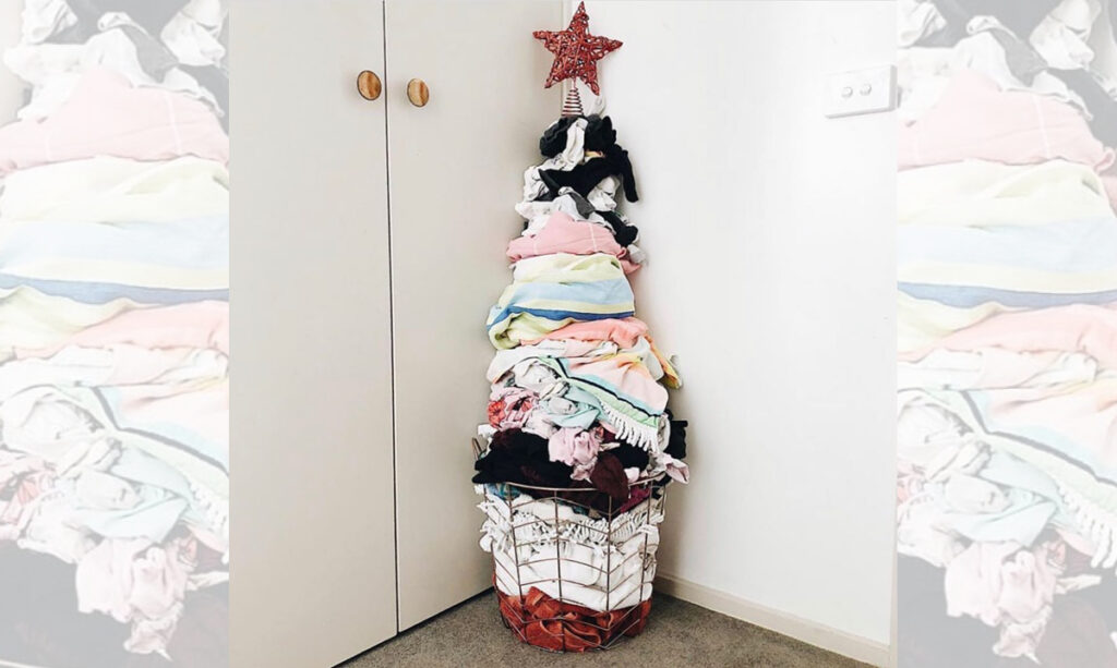 Le sapin de Noël de lessive sale de maman devient viral