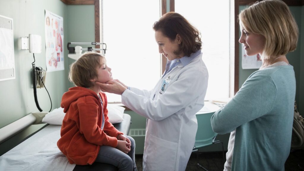 Mon enfant n'aura pas de physique nu jusqu'à ce qu'il soit assez âgé pour consentir