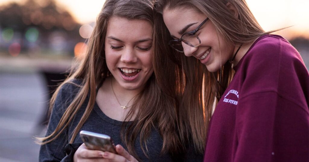 Mon mari et moi n'arrêtons pas de nous demander quand obtenir un téléphone pour notre fille