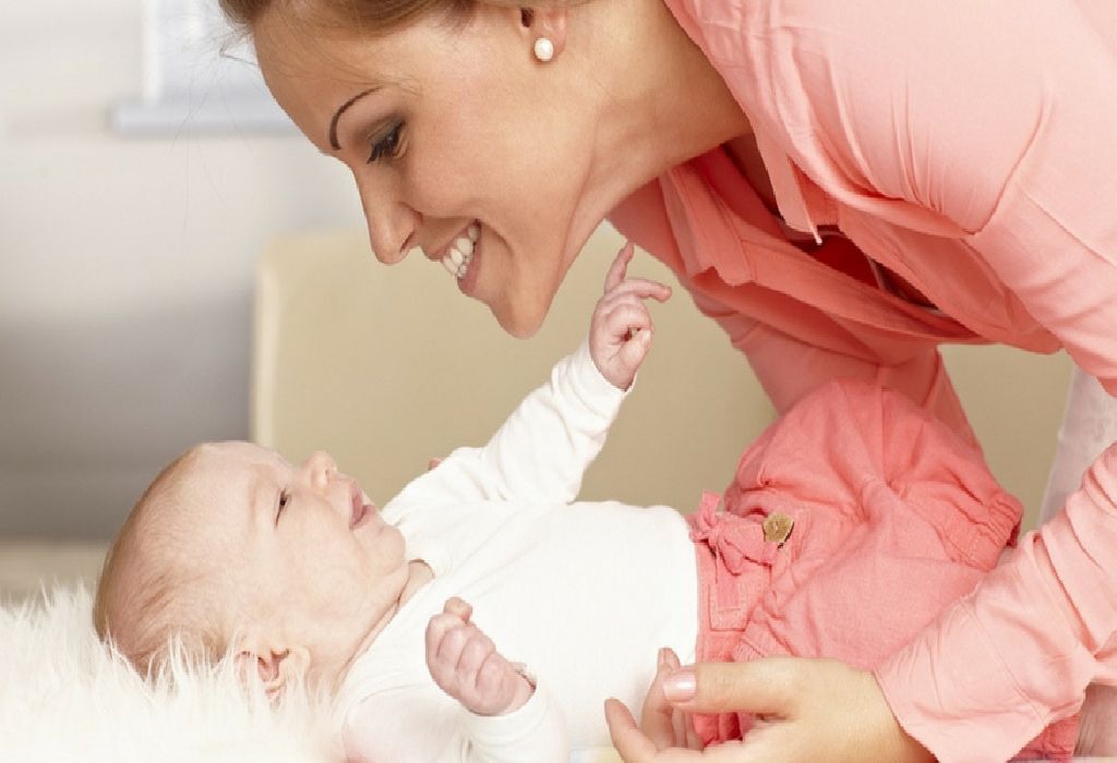 Oubliez Baby Talk, parler à votre bébé en parentais peut le rendre plus intelligent!