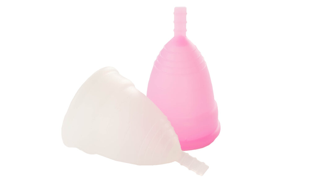 Papa envoie accidentellement son fils à l'école avec la coupe menstruelle de maman