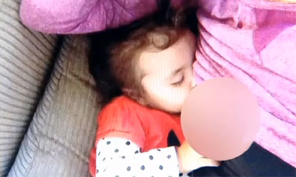Photo d'une maman allaitant un enfant signalée comme porno sur Facebook 12 Photo d'une maman allaitant un enfant signalée comme porno sur Facebook