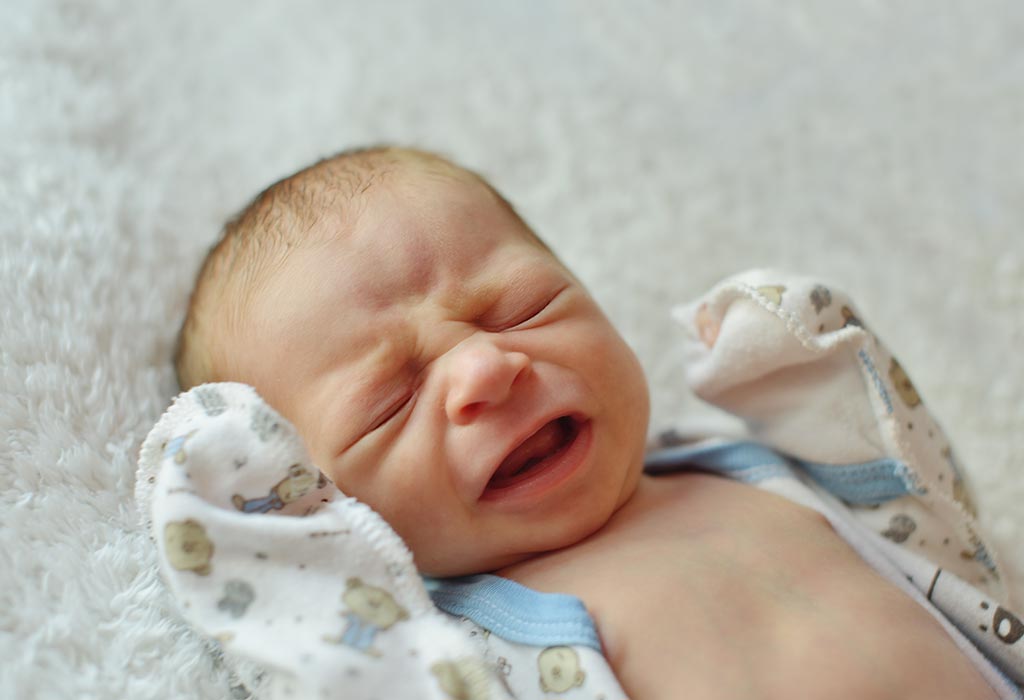 Bébé pleure dans le sommeil mais pas réveillé