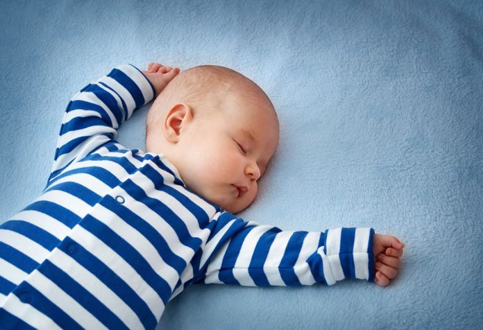 Position de sommeil de bébé: qu'est-ce qui est sûr?