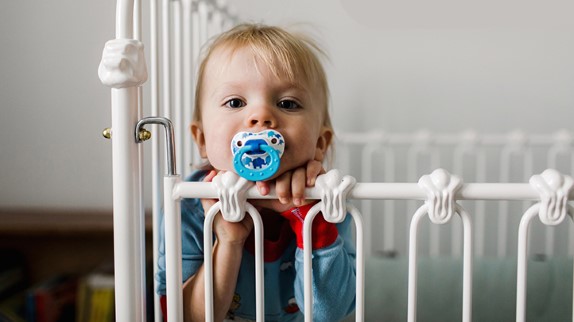 Pourquoi votre enfant d'un an peut subir une autre régression du sommeil 23 À quoi s'attendre Logo