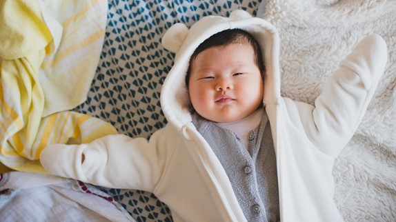 Quelle est la bonne température pour le bébé endormi et éveillé? 7 À quoi s'attendre Logo