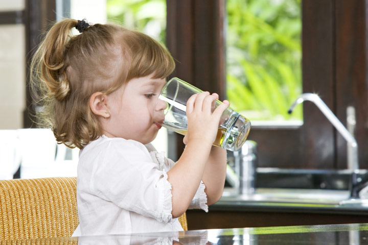 Quelle quantité d'eau votre enfant doit-il boire? 10 Eau