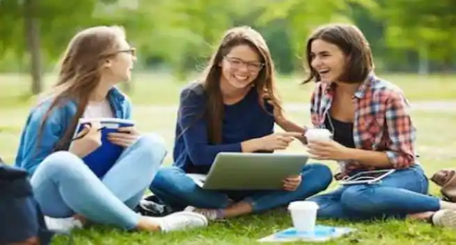 Santé des adolescents, Santé mentale des adolescents, Dépression des adolescents, Santé des adolescents, Dépression chez l'adolescent, Relation romantique chez les adolescentes.