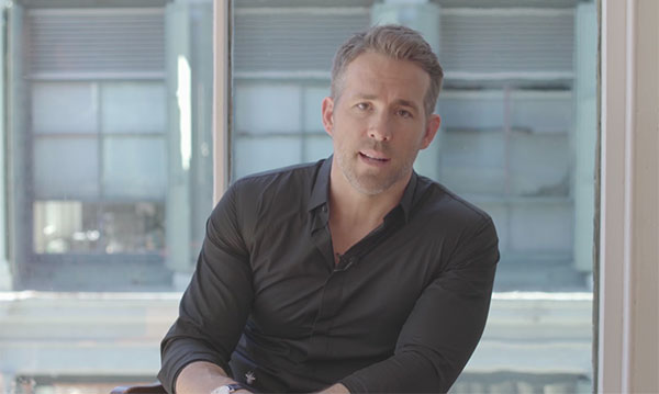 Ryan Reynolds partage des conseils hilarants sur la salle d'accouchement