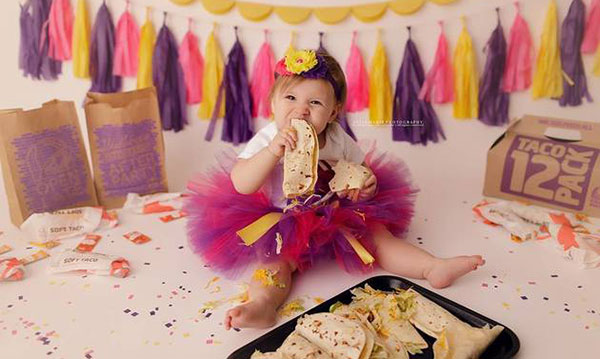 Séance photo «Smash Cake» sur le thème de Taco Bell
