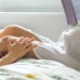 Sexe à 40 semaines de grossesse 8 femme enceinte lisant au lit avec son partenaire, diminution du désir sexuel pendant la grossesse