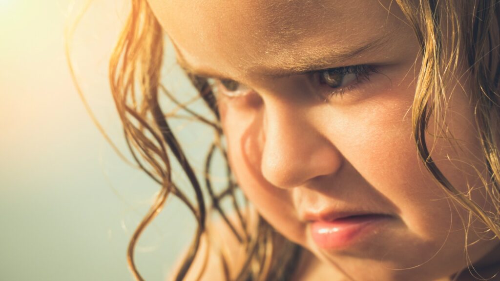 Elle n'est pas un trou A **. Elle n’a que 3 ans.