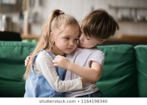 Sommes-nous en train d'enseigner à nos enfants que dire «je suis désolé» efface la douleur qu'ils ont causée?
