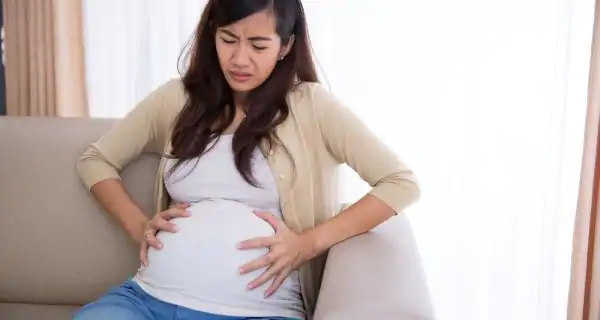 Surmonter les risques de grossesse chez les adolescentes avec le bon soutien 156 Grossesse chez les adolescentes - Conditions de santé physique chez les adolescentes - Conditions de santé mentale chez les adolescentes - Impact sur l'enfant
