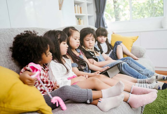 Technologies adaptées à l'âge des enfants: étapes numériques à atteindre Technologies adaptées à l'âge des enfants: étapes numériques à atteindre
