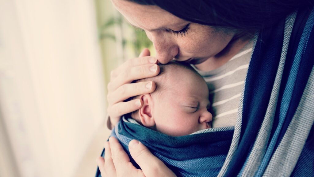 Il n'y a rien de mal à se câliner, à se balancer, à chanter ou à allaiter votre bébé pour dormir
