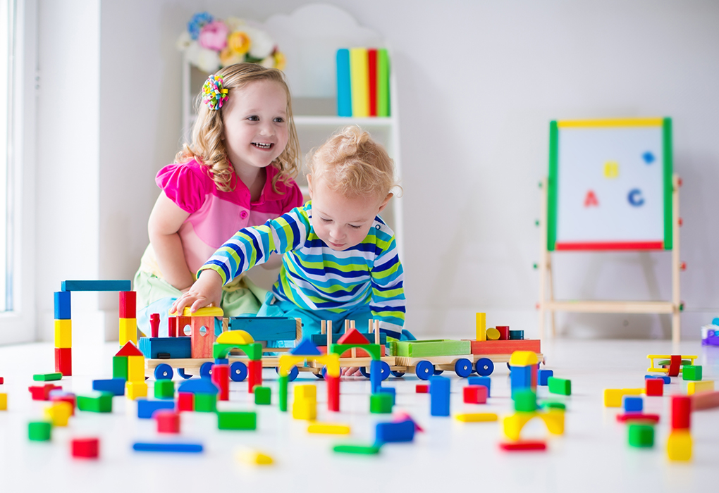 Trop de jouets nuisent à votre enfant