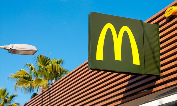 Un enfant de 8 ans apprend à conduire sur YouTube et emmène Joyride chez McDonald's 5 Un enfant de 8 ans apprend à conduire sur YouTube et emmène Joyride chez McDonald's