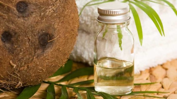 Massage intime ... Les huiles de noix de coco et d'amande sont les meilleures pour le massage périnéale.