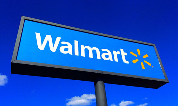 Une mère de Wal-Mart Brawl est accusée de négligence envers un enfant
