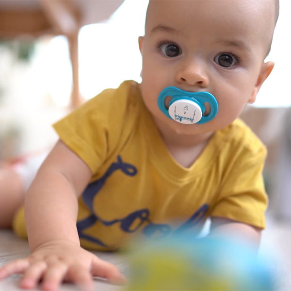 Vidéo: Première année de bébé - 8e mois