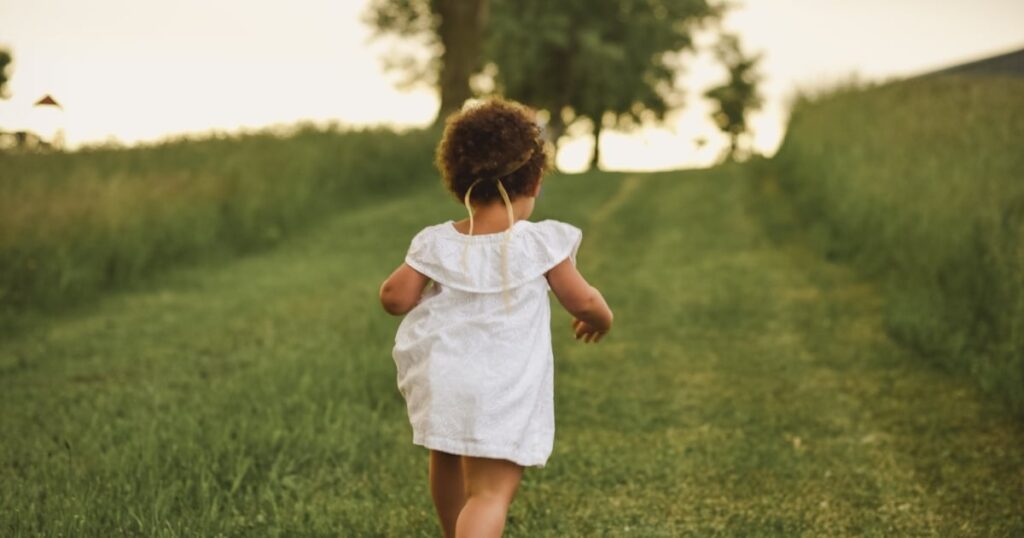 Votre tout-petit de 22 à 24 mois - Jalons physiques, sociaux et cognitifs 5 Votre tout-petit de 22 à 24 mois - Jalons physiques, sociaux et cognitifs