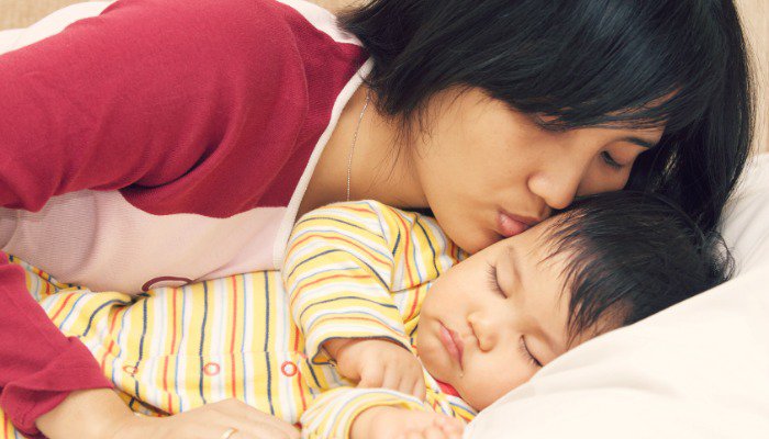 Nous devons arrêter de romantiser la «marque des 3 mois» pour le sommeil de bébé