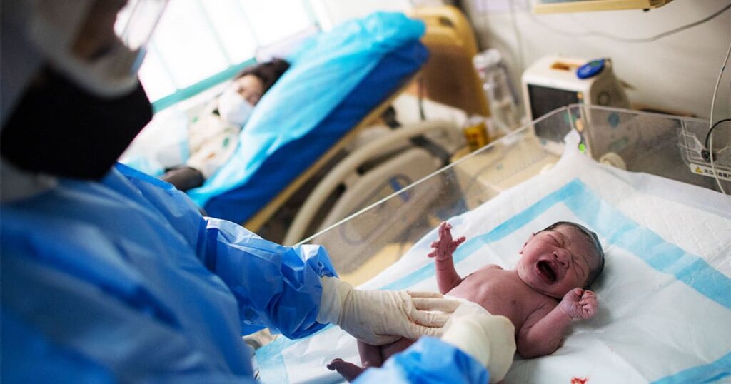 Ce que les mères enceintes et post-partum doivent savoir sur COVID-19
